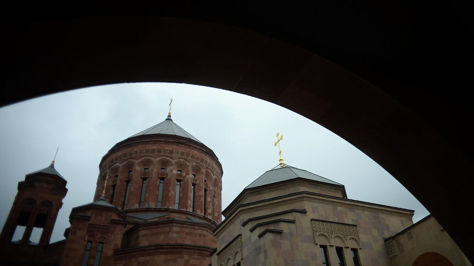 Представители армянской диаспоры считают нападки на церковь угрозой