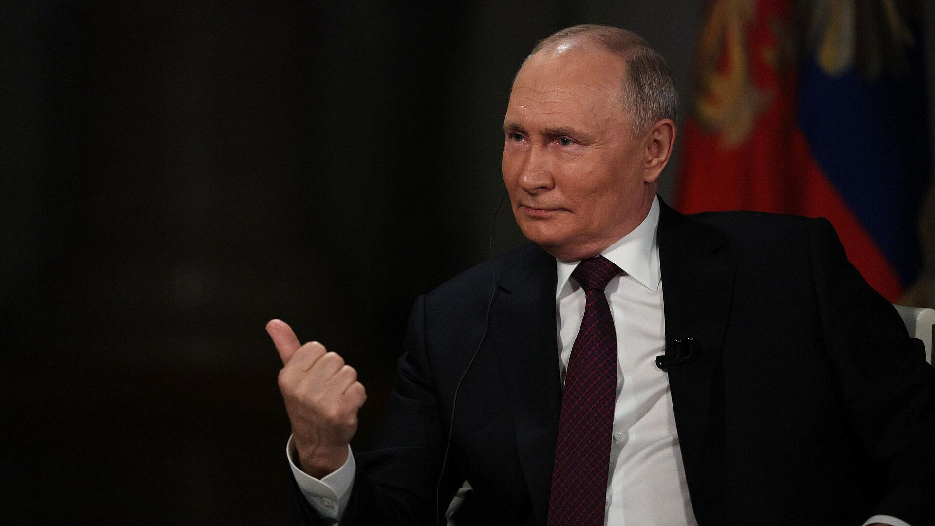 Песков рассказал, какими архивами пользовался Путин, готовясь к интервью