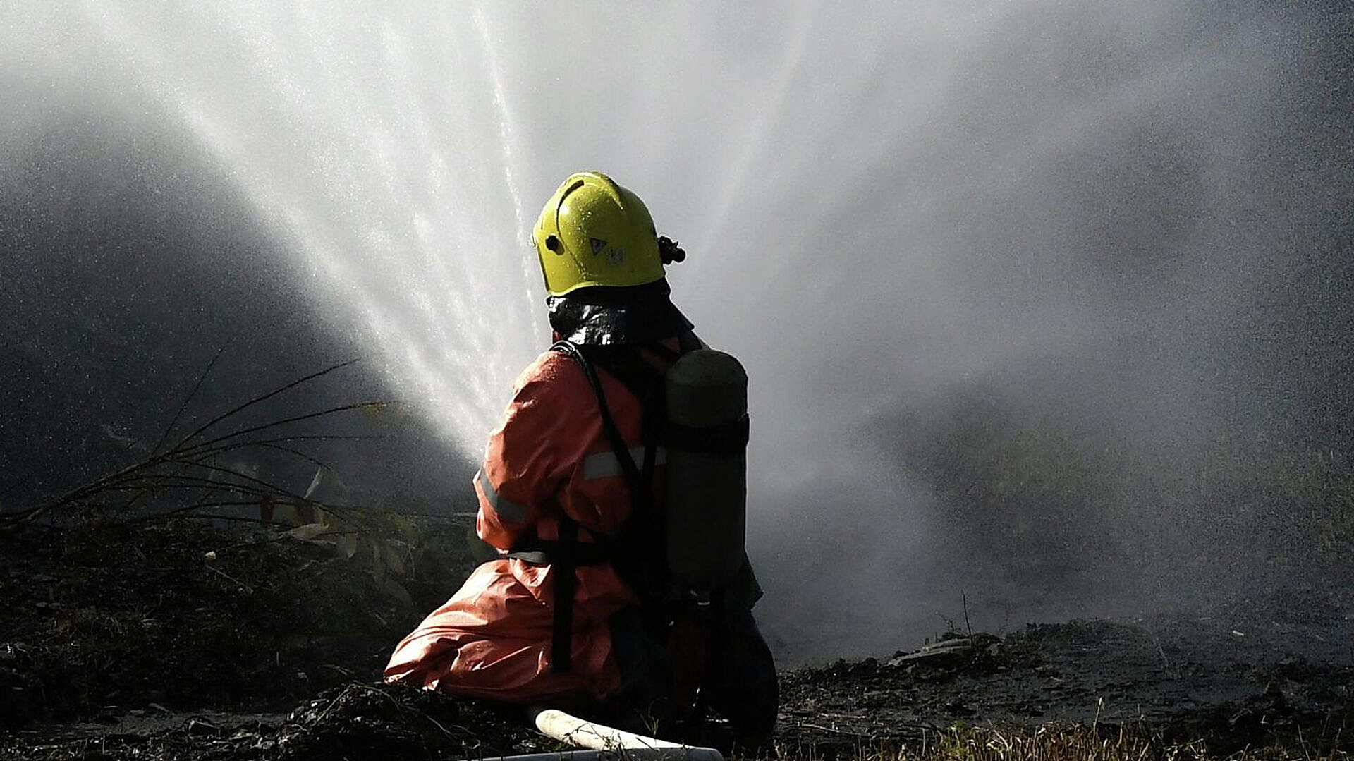 Пожар на крыше многоквартирного дома в Новосибирске потушили