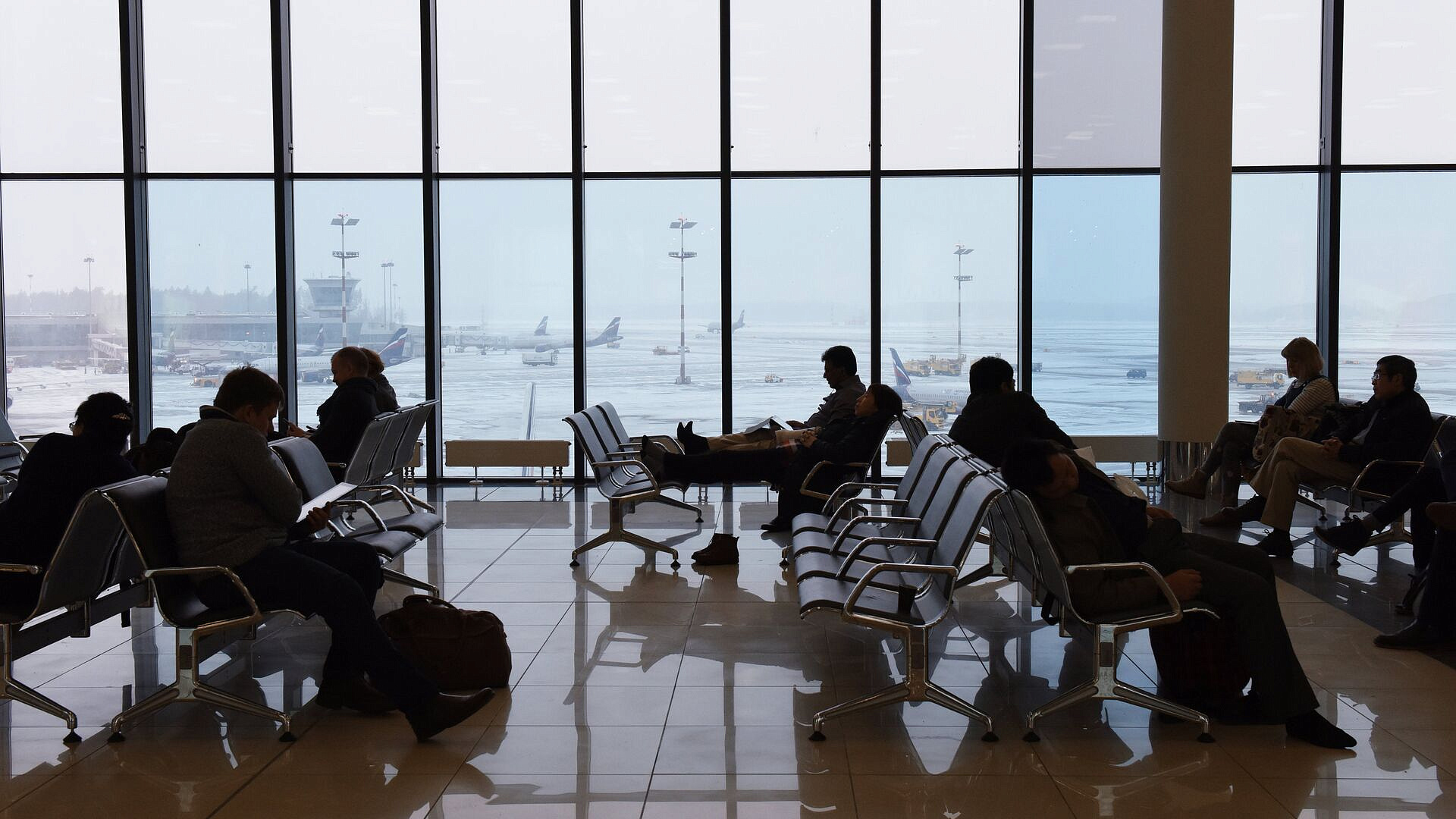 В "Пулково" после снятия ограничений приняли и отправили по 13 рейсов