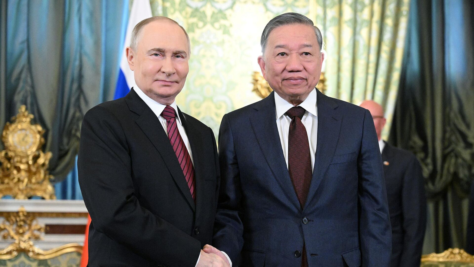 Путин передал генсеку ЦК Компартии Вьетнама приглашение посетить Россию