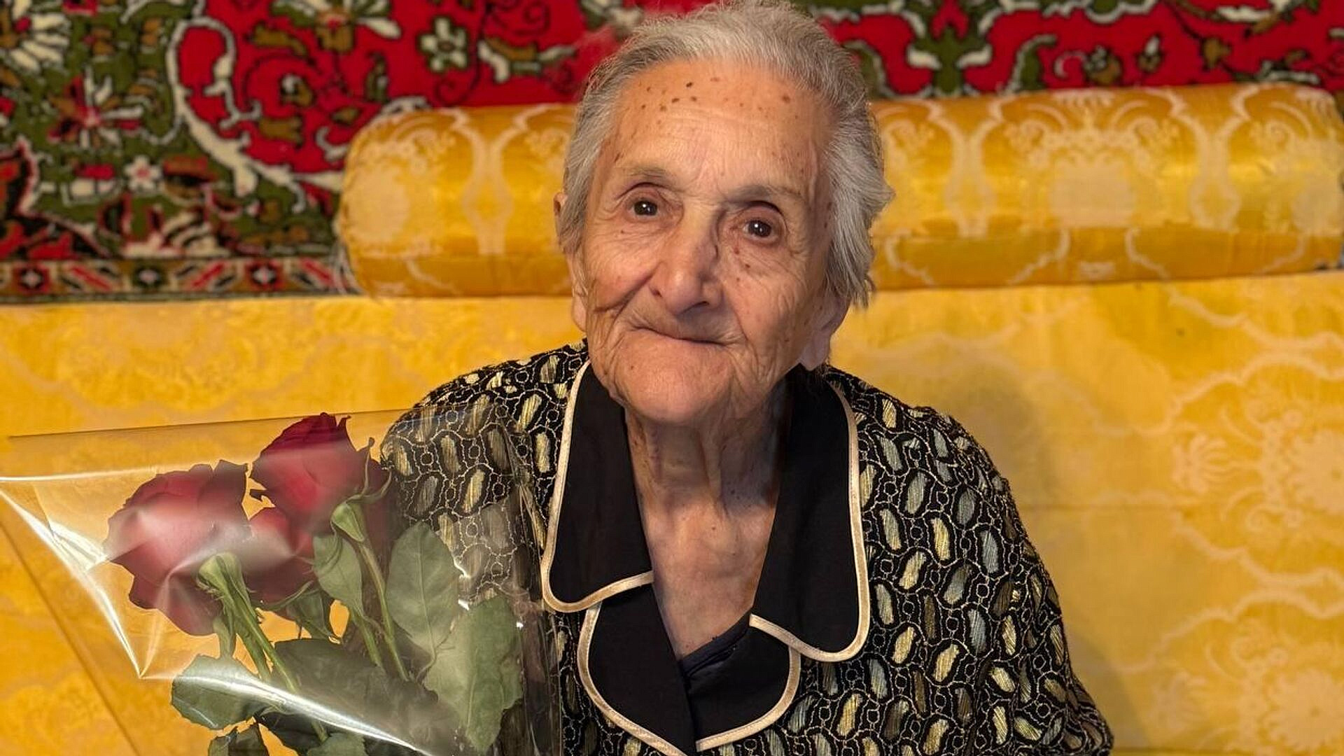 Дипломаты в Туркмении передали труженице тыла поздравление от Путина