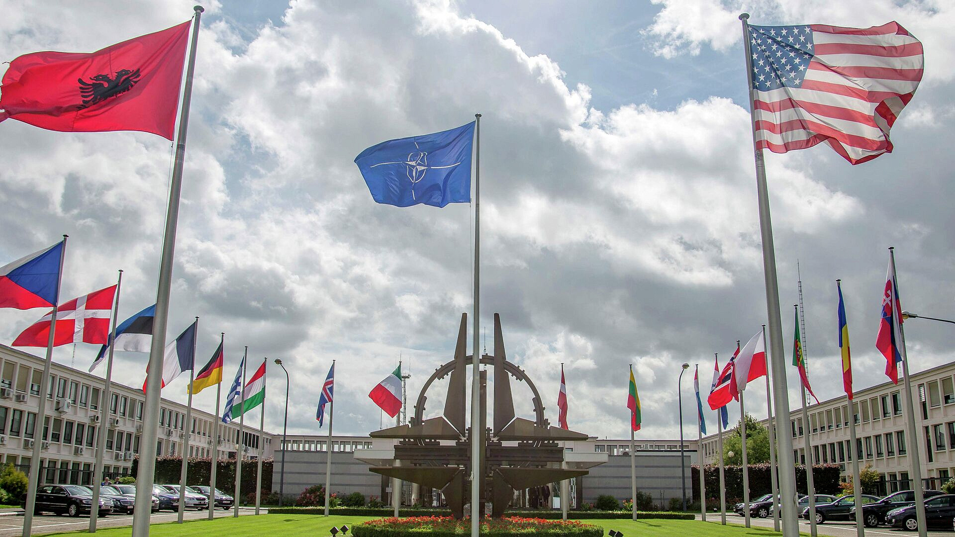 СМИ: в НАТО жалуются на сюрпризы от США по вопросу сокращения войск в ЕС