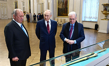 Путин провел для короля Малайзии экскурсию по Эрмитажу