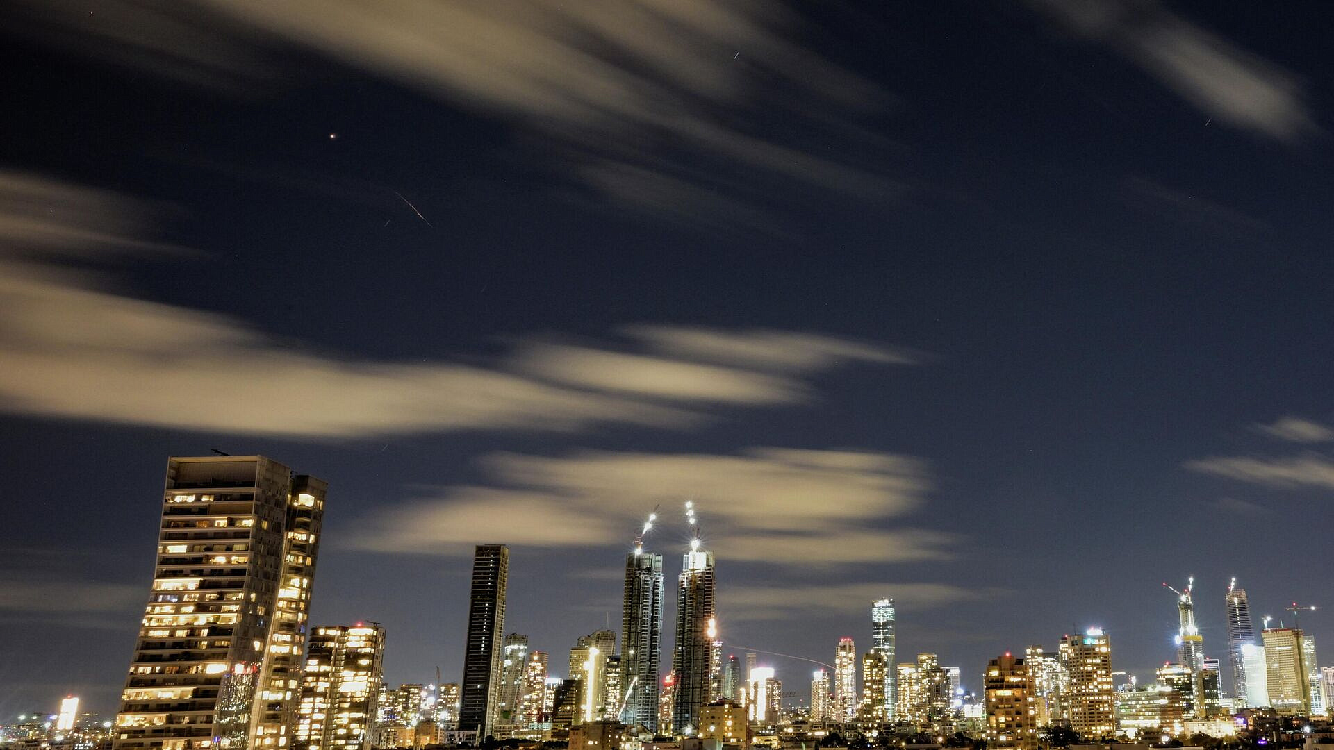 В Израиле после ракетного обстрела пострадали почти 60 человек