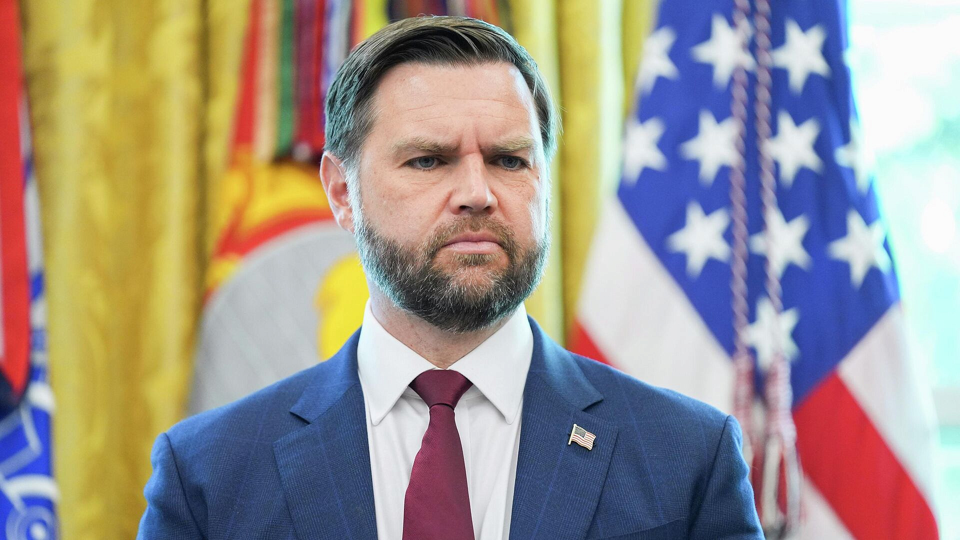 Госпомощь США могли отправлять террористам за границу, заявил Вэнс