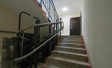 Работы по ремонту подъездов жилых домов стартовали в Москве