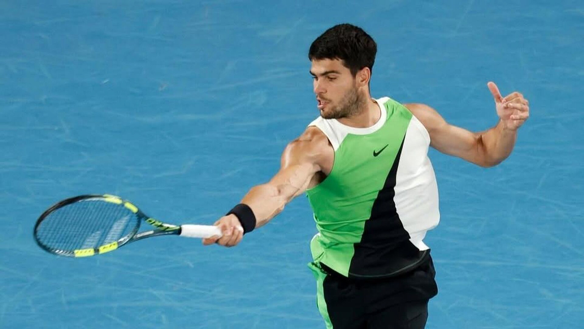 Алькарас вышел во второй круг турнира в Барселоне