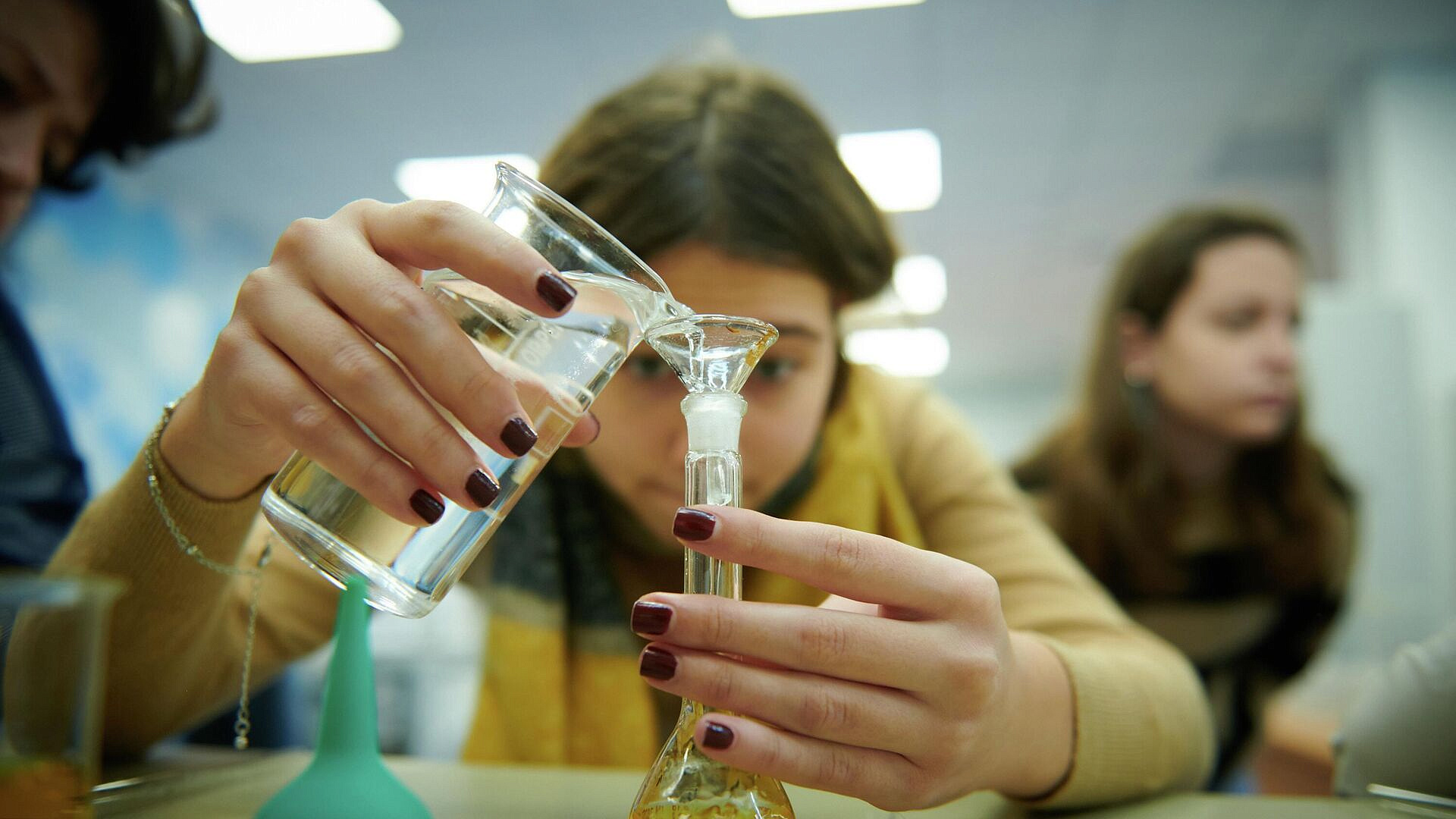 Гарбузов: более 500 экскурсий на заводы организованы для школьников Москвы