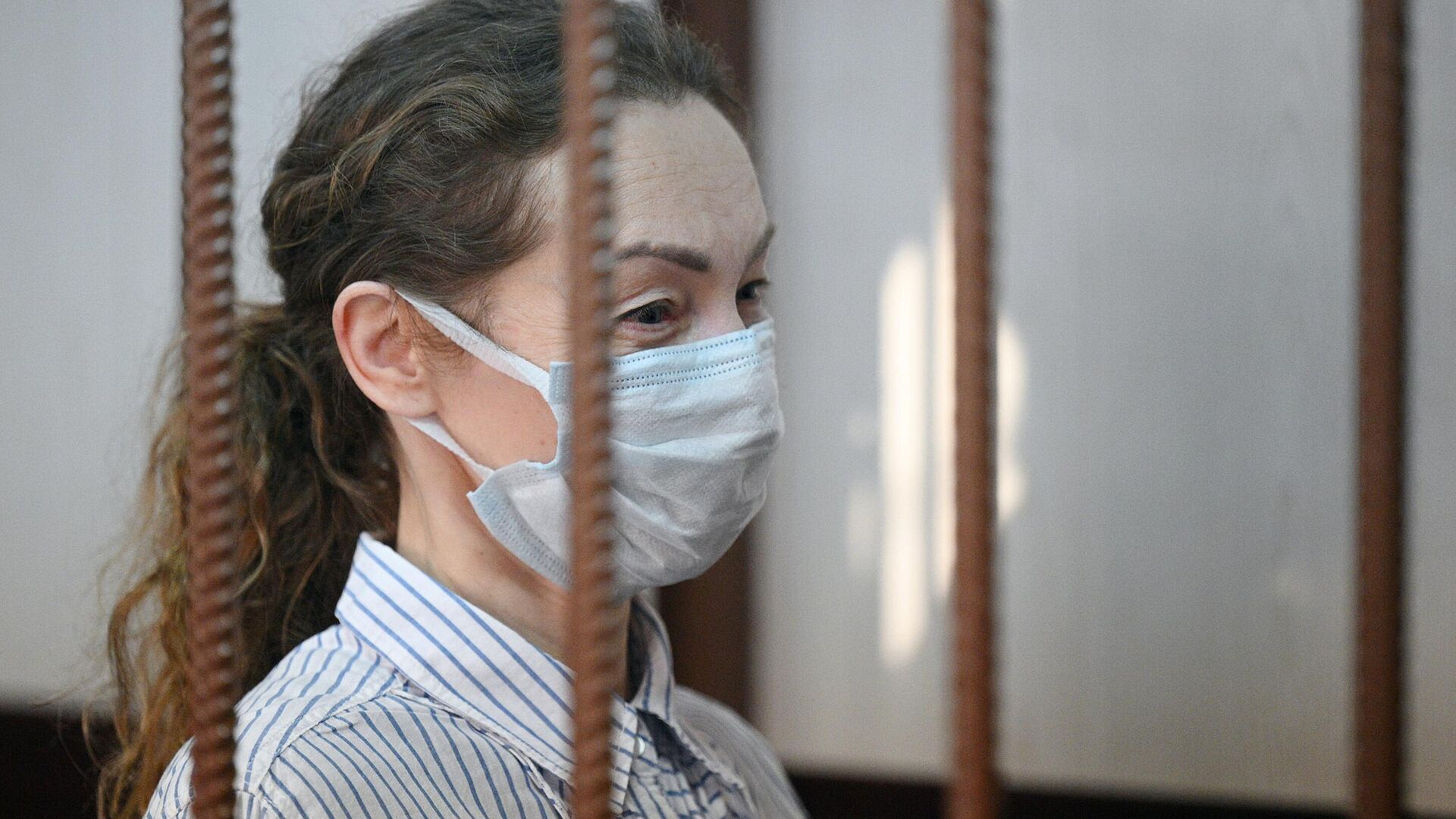 Курьер, забиравшая деньги у Долиной, заявила, что сама была жертвой обмана