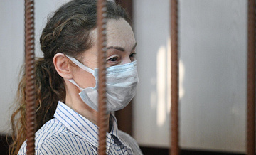 Курьер, забиравшая деньги у Долиной, заявила, что сама была жертвой обмана