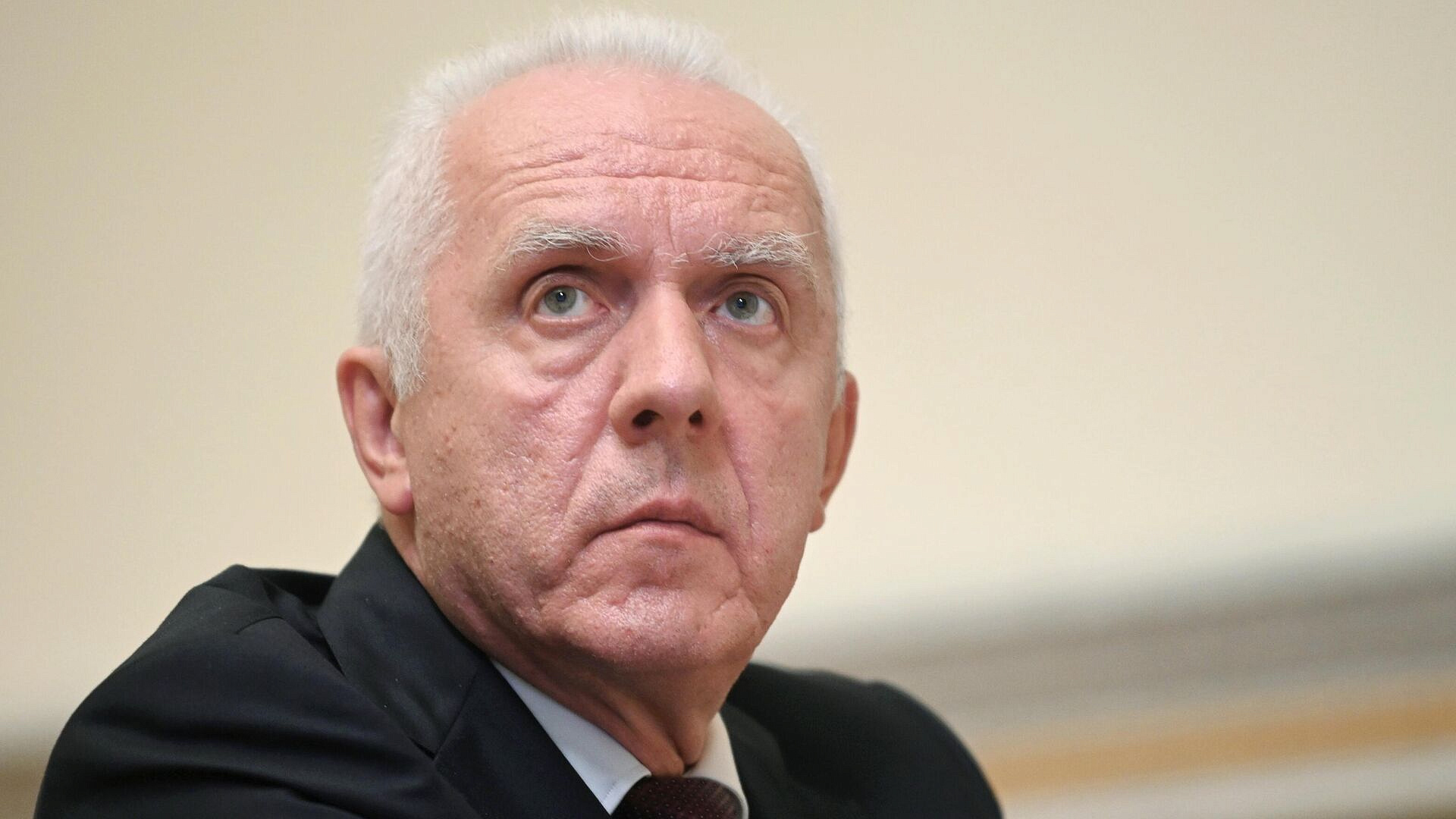 Гуцан поручил проверить, что осужденные коррупционеры искупают вину