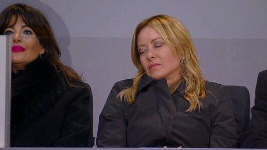 "Спящая" Мелони попала на видео церемонии открытия Олимпиады