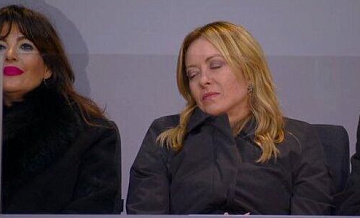 "Спящая" Мелони попала на видео церемонии открытия Олимпиады