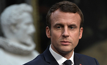 Макрона раскритиковали за безвкусно украшенные интерьеры Елисейского дворца