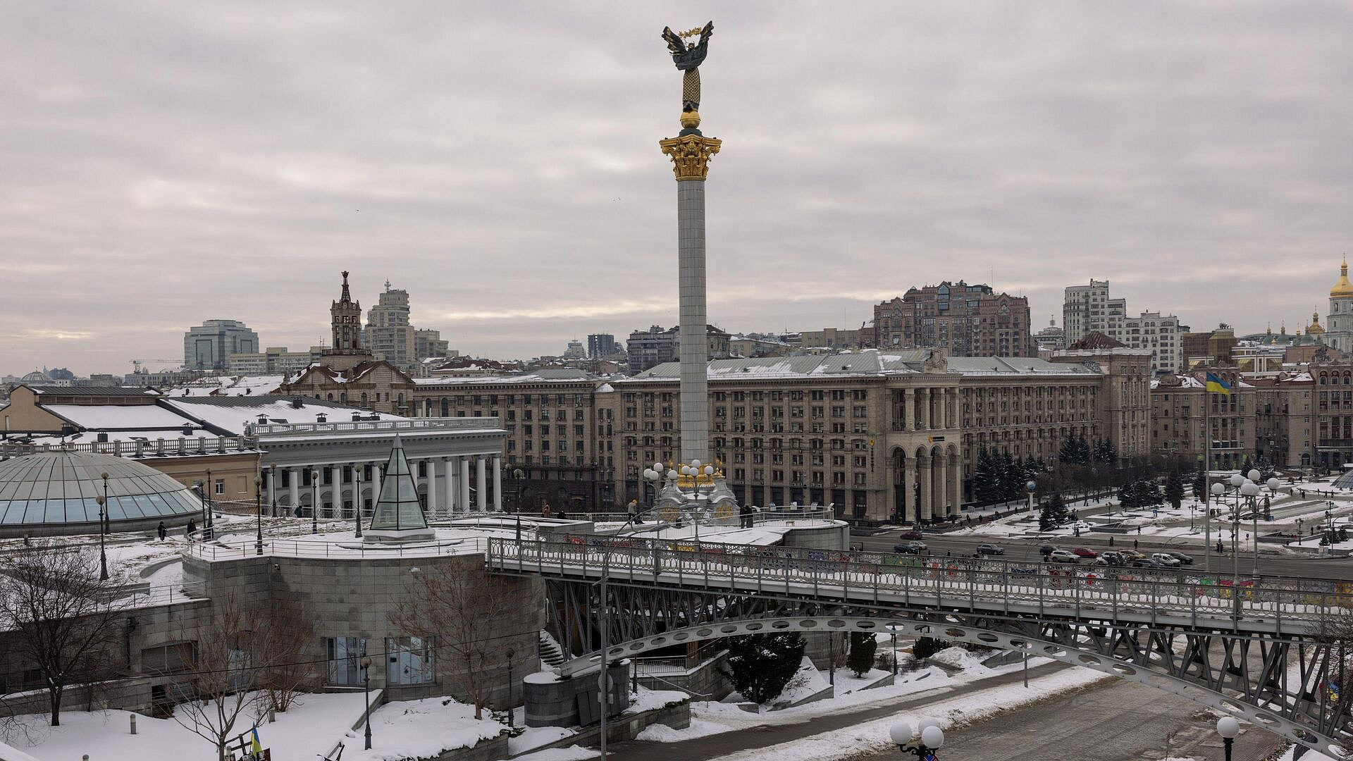 СВР рассказала о возможности скрытой передачи Киеву ядерной боеголовки