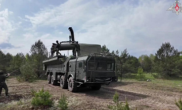 Минобороны показало кадры передвижения мобильного комплекса "Ярс"