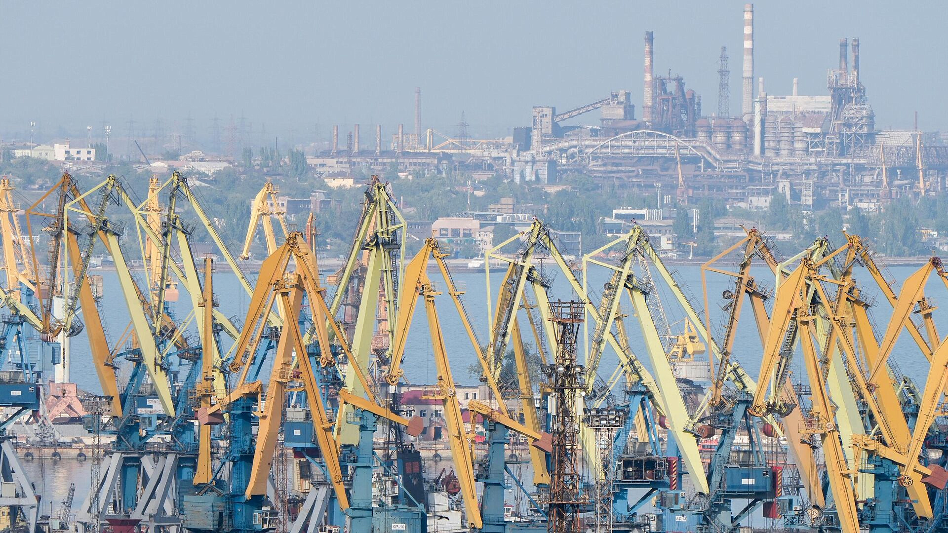 Украинского чиновника уволили за слова о жителях Мариуполя