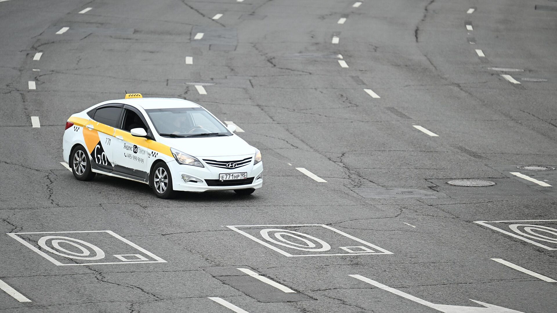 Совфед может рассмотреть закон о локализации такси 21 мая