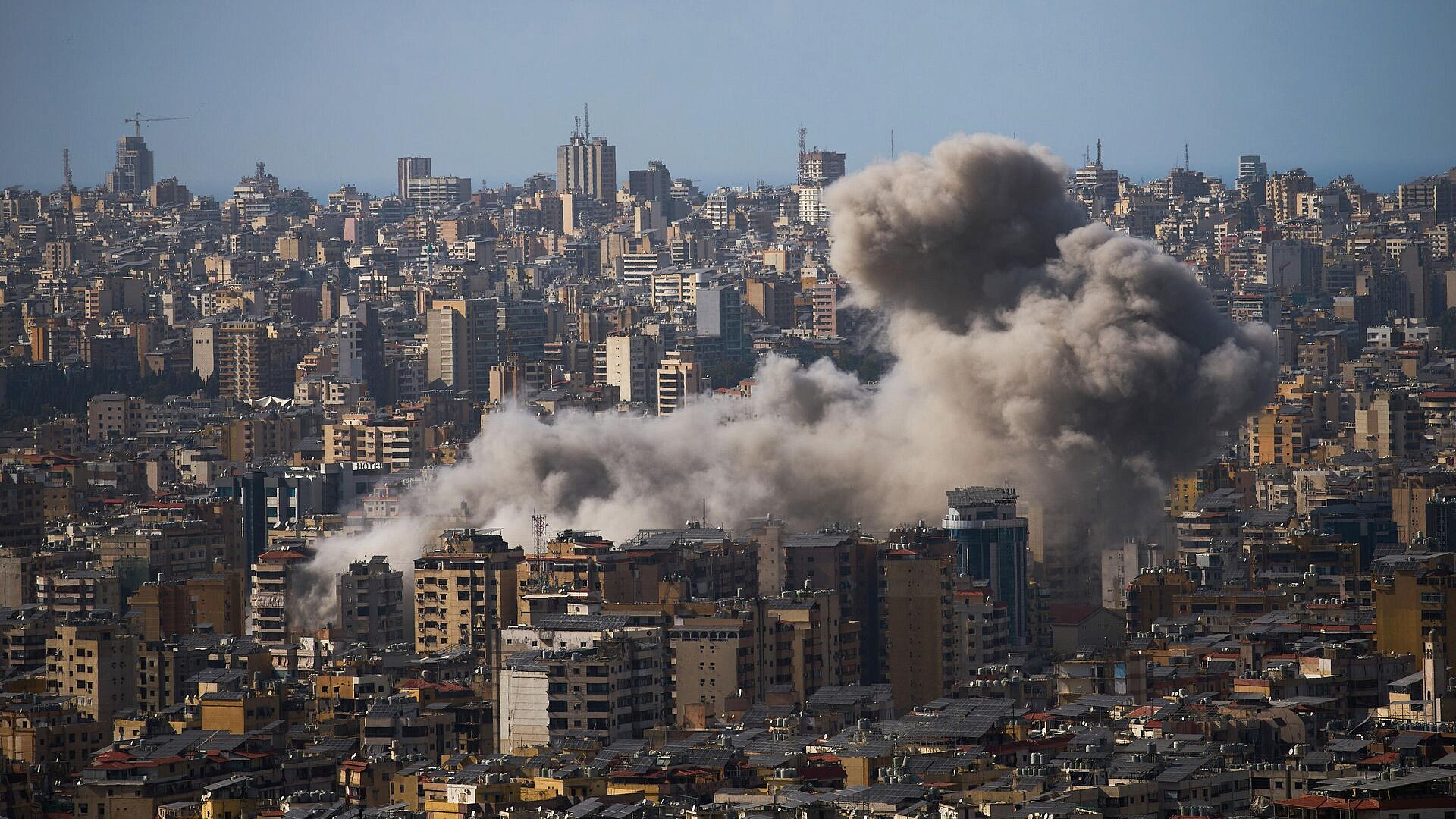 Израильский беспилотник атаковал здание в пригороде Бейрута