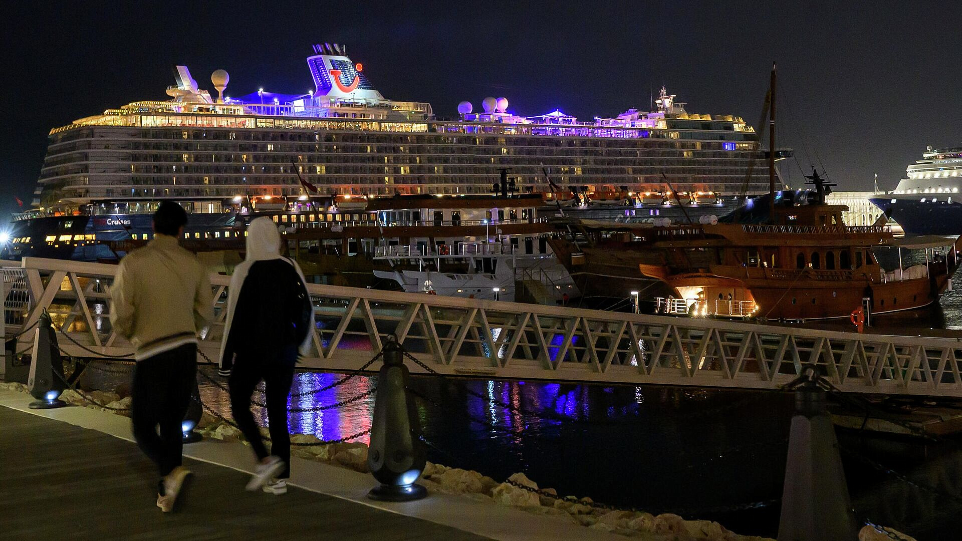 Автобусы с россиянами с круизных лайнеров готовы выехать из Дохи в Эр-Рияд