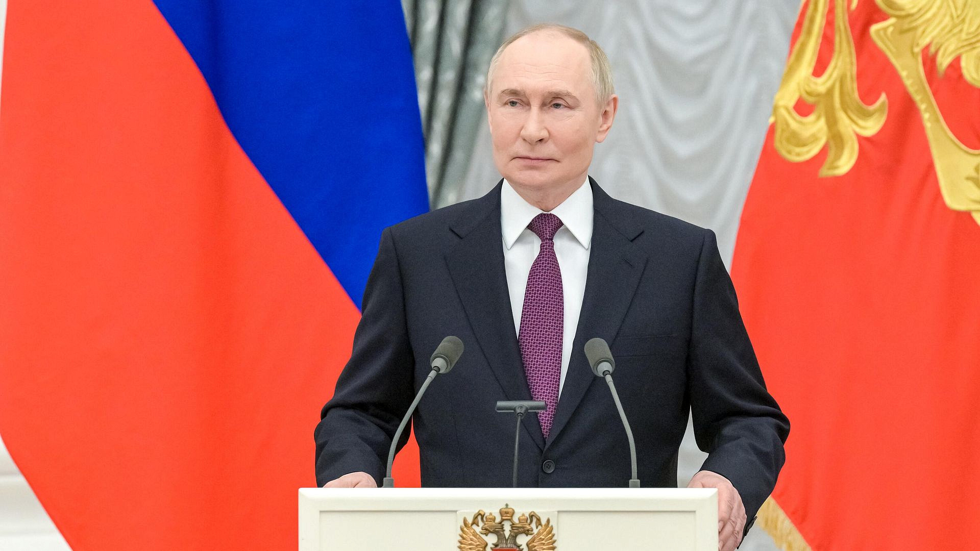 Победа России зависит от сплоченности общества, заявил Путин