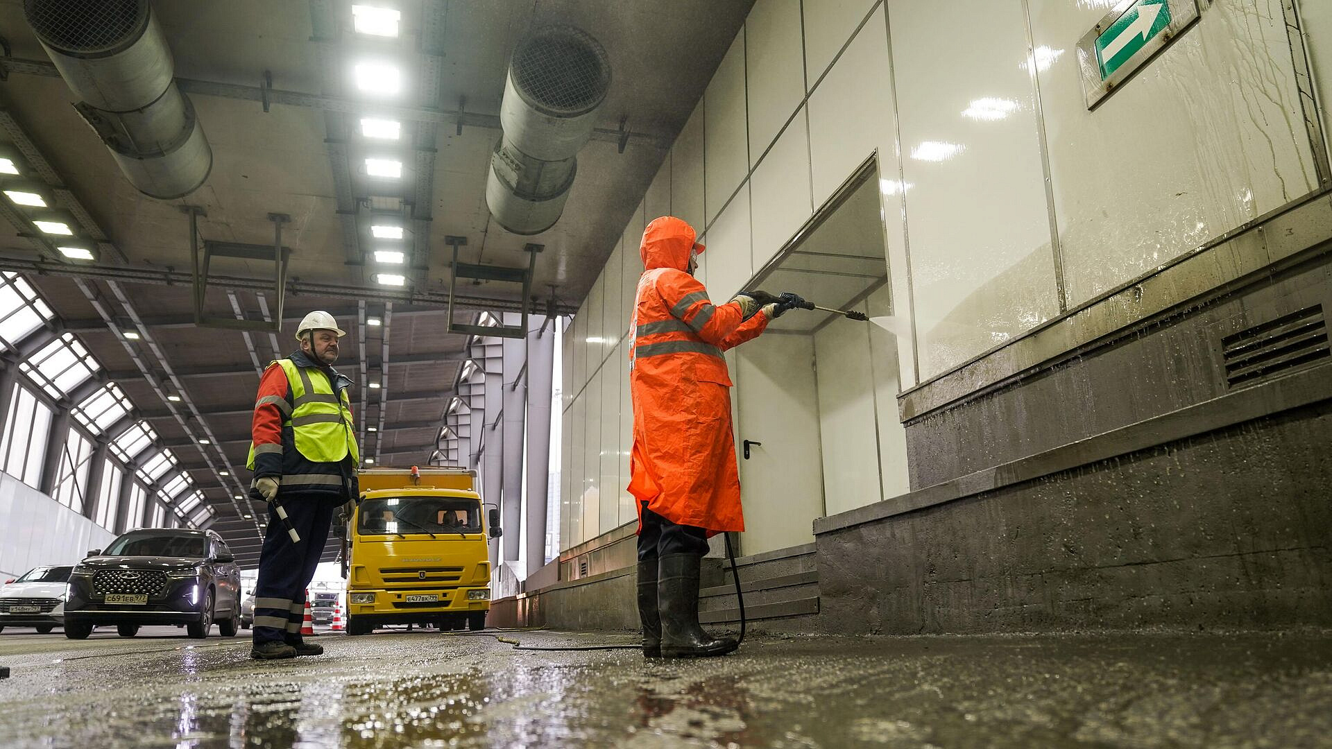 В Москве после зимы промыли более двух тысяч инженерных сооружений