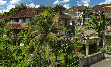 Российский турист рассказал, как ел с фонариком в "день тишины" на Бали