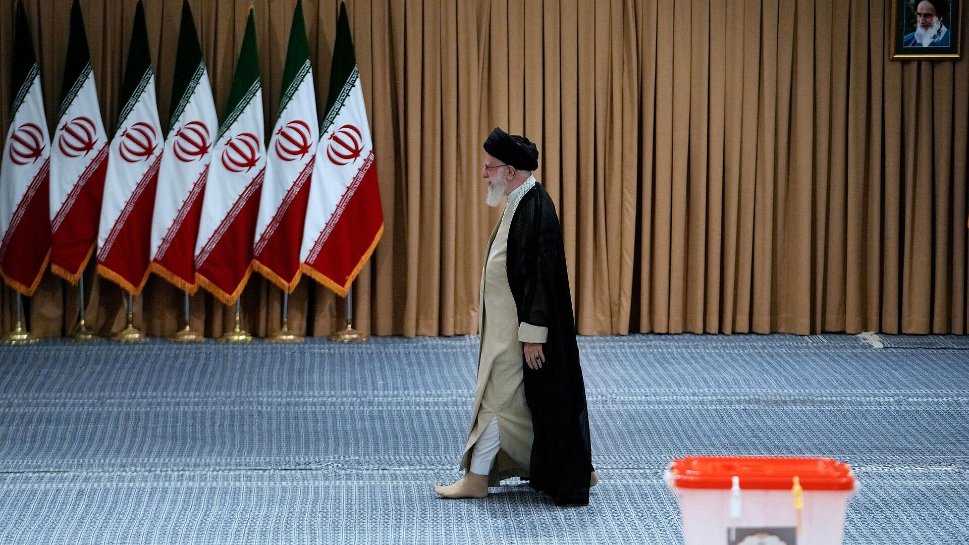 Кто такие аятоллы и как устроена власть в Иране