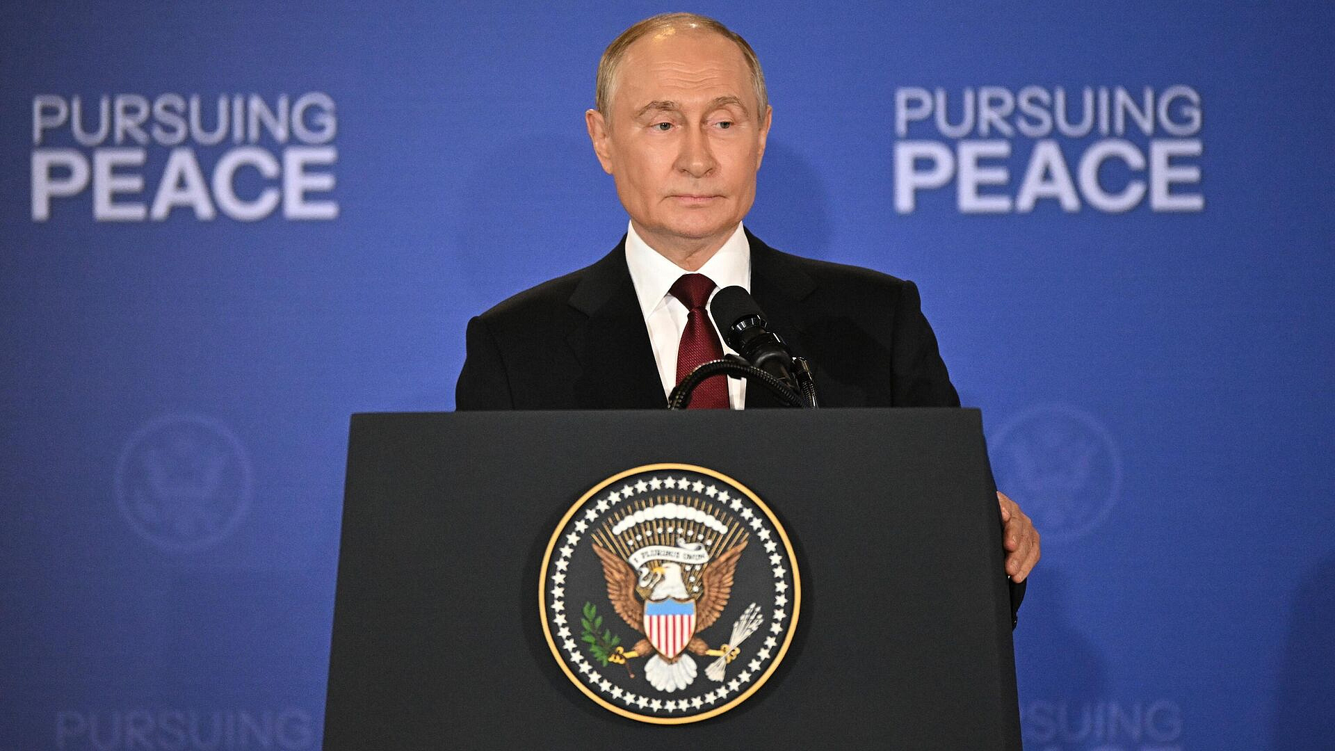 Путин призвал к мирному решению вопросов по Украине