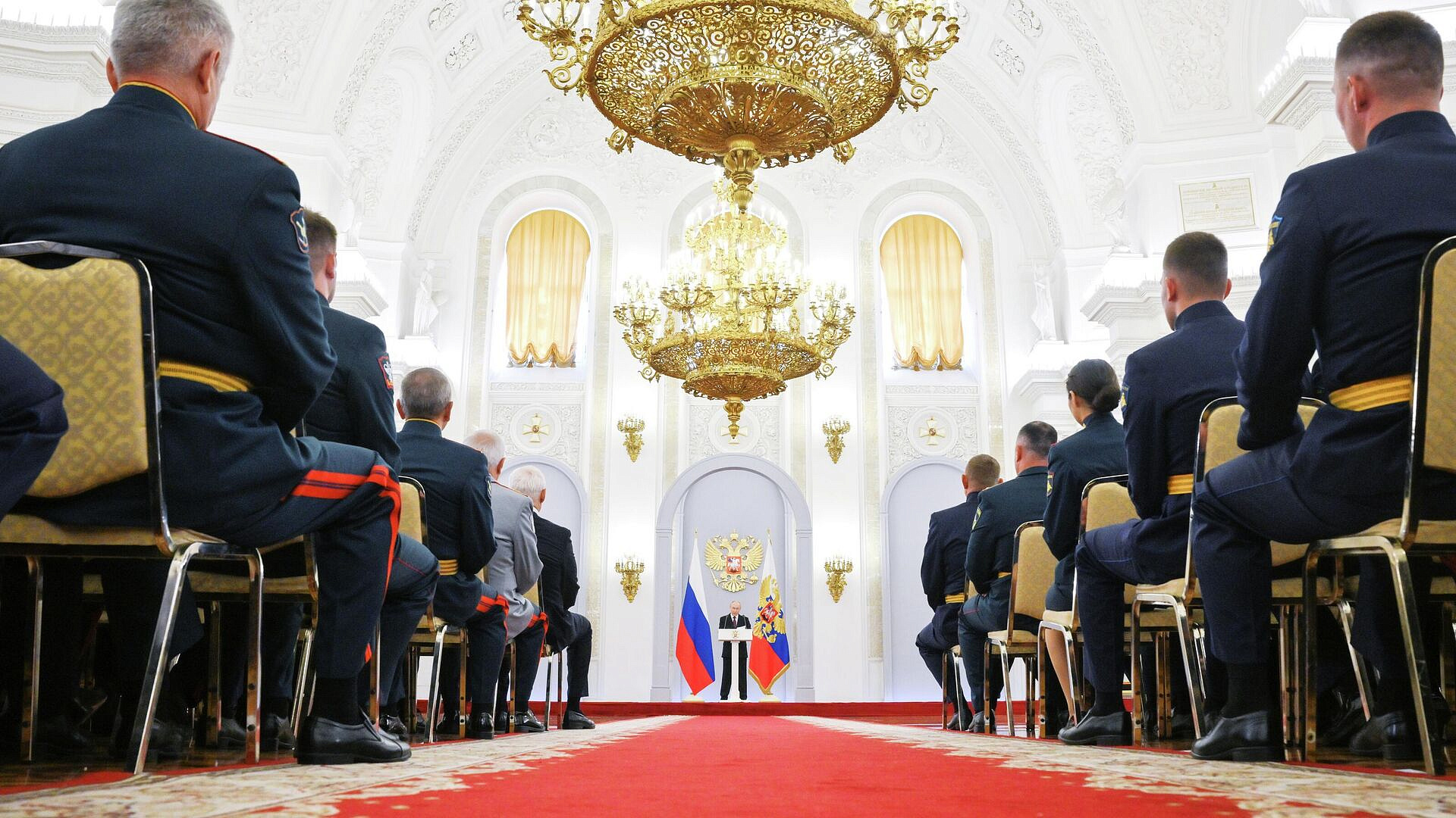 Запад пока не решается бить по России со своей территории, заявил Путин
