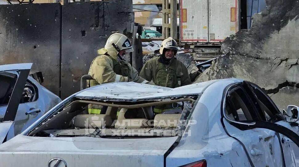 В Курске после атаки БПЛА повреждены 35 автомобилей