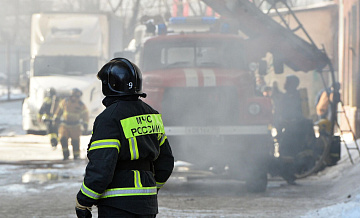 Площадь пожара на складе в Самарской области увеличилась 