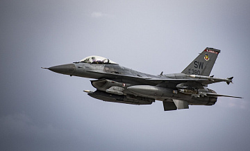Пентагон поднял два истребителя F-16 над Пальмирой, пишут СМИ