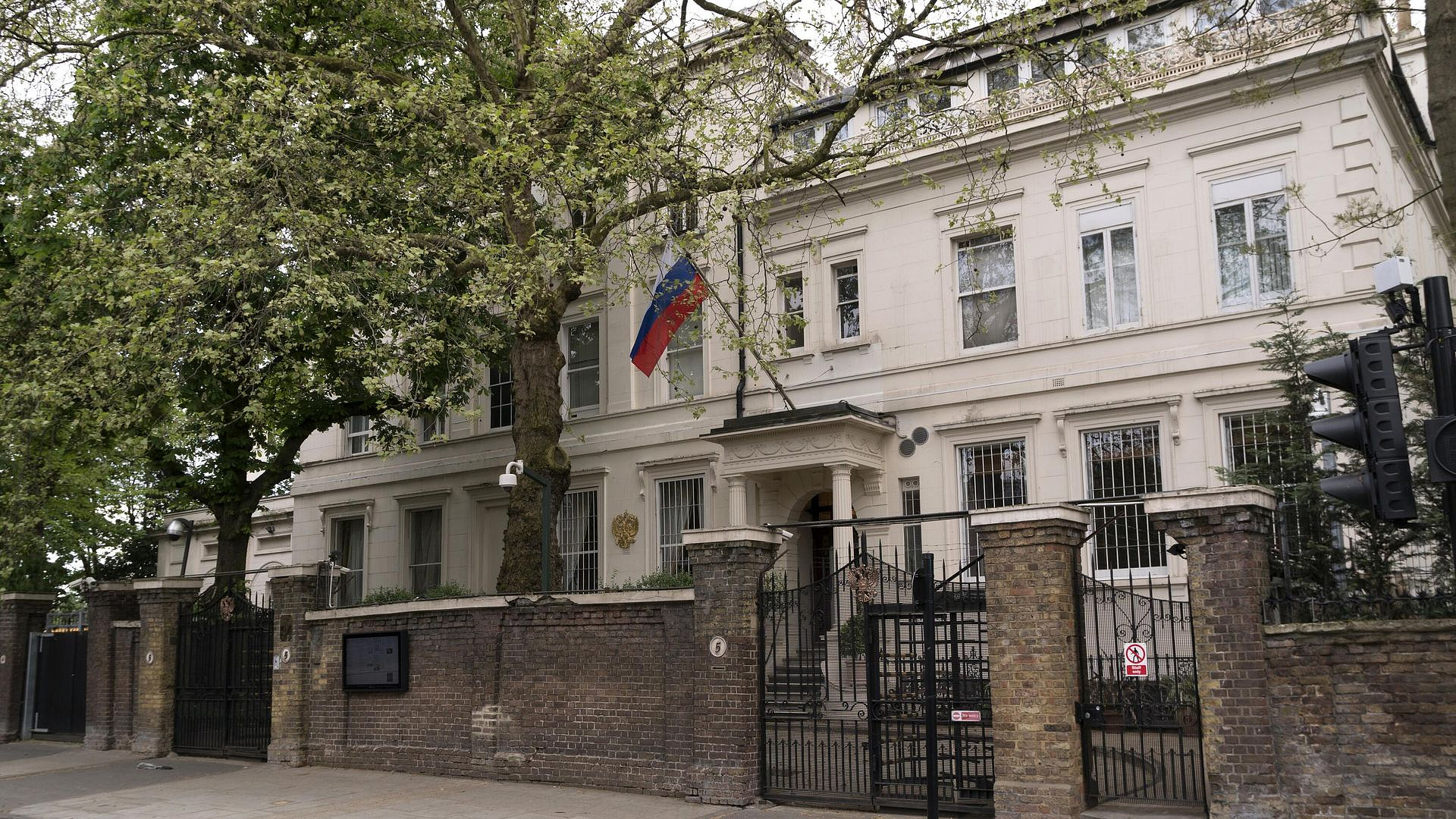 В посольстве России назвали британские санкции бессмысленными