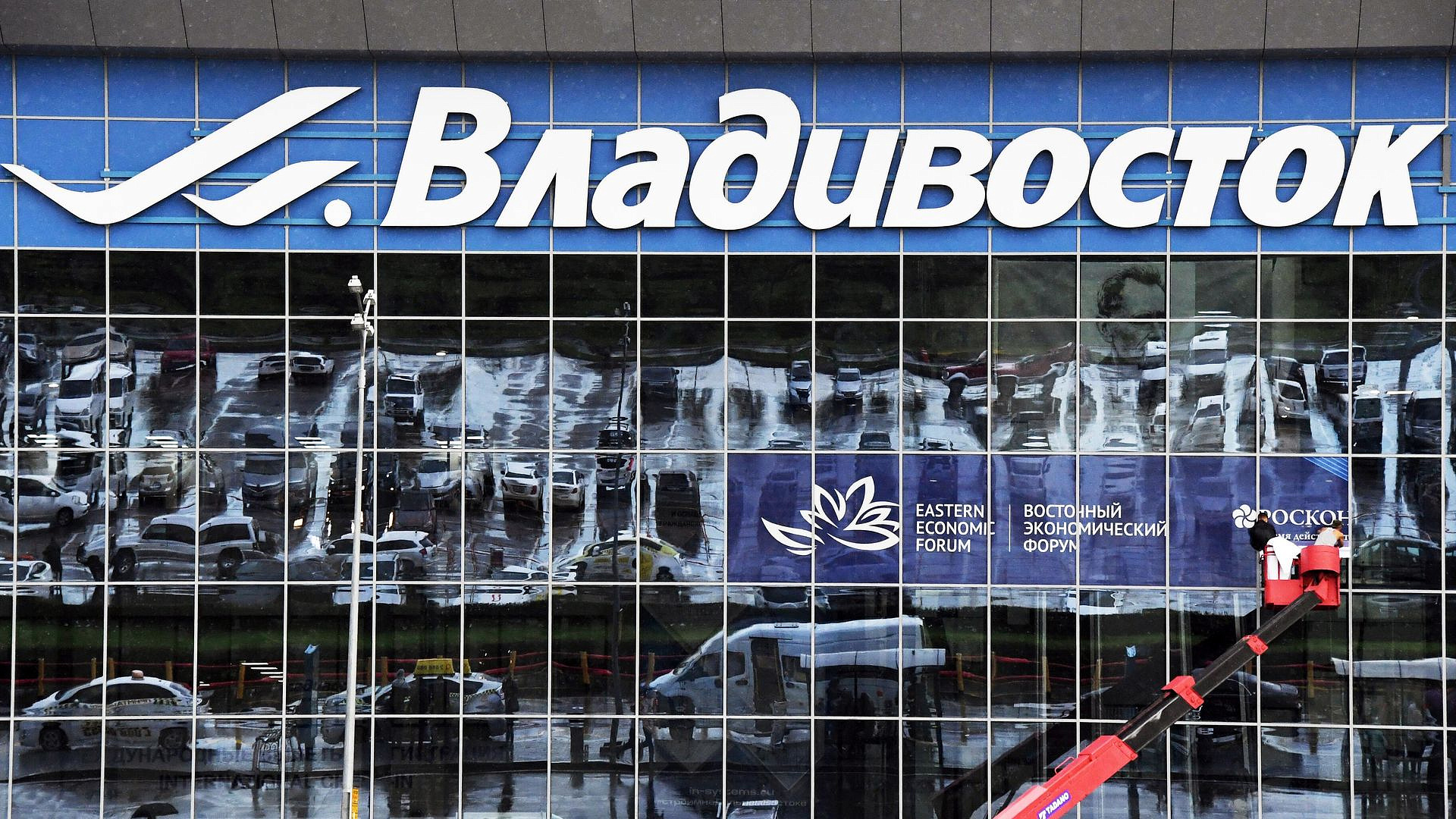 В аэропорту Владивостока ответили на слухи о дымящемся самолете