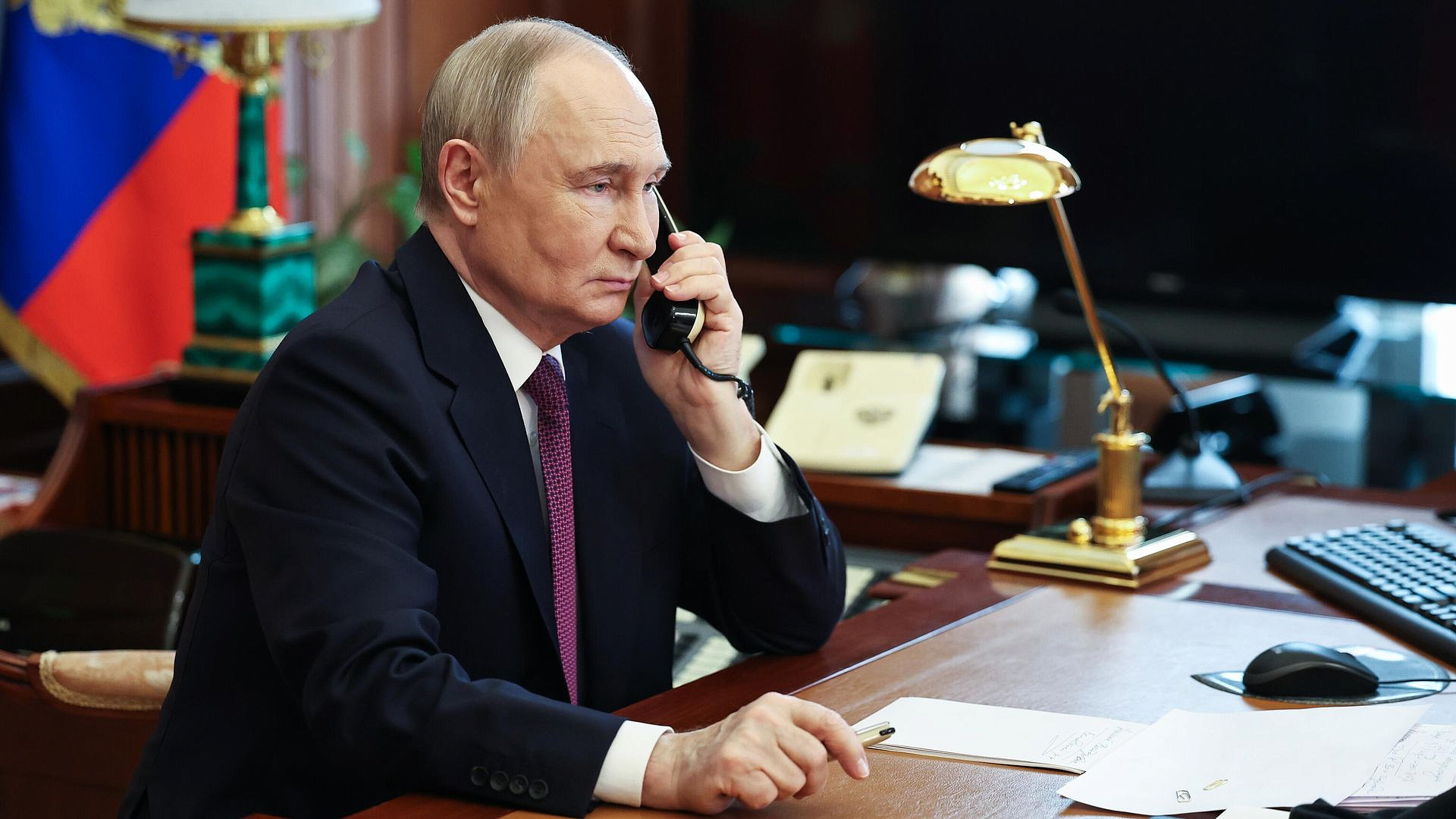 Путин провел телефонный разговор с командиром десантно-штурмовой дивизии