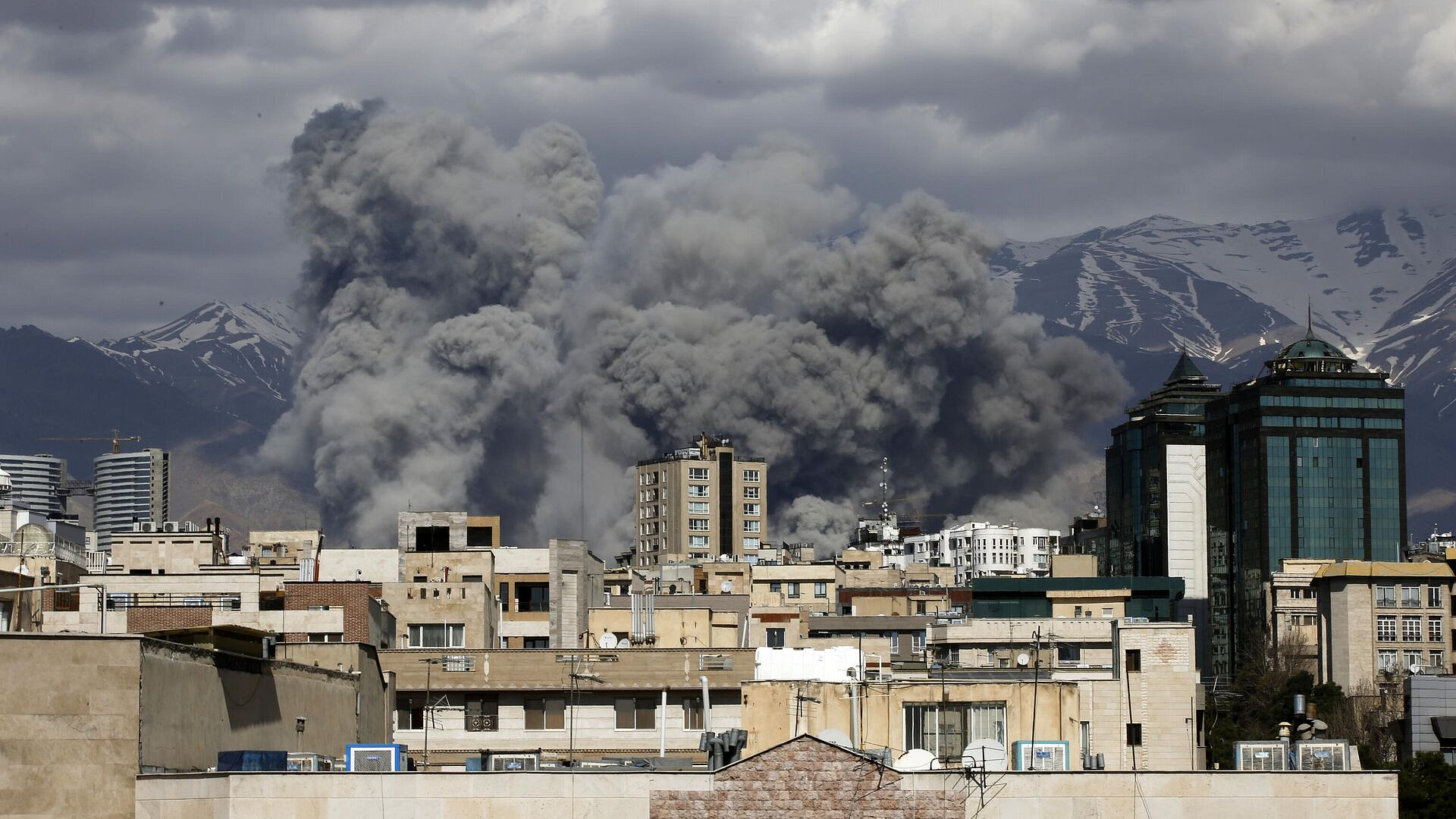 СМИ: в Тегеране прогремела новая серия взрывов