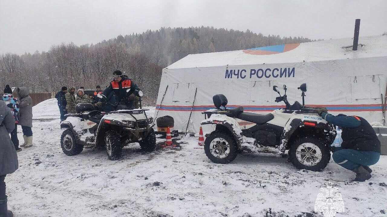 Красноярские спасатели возобновили поиски пропавшей семьи