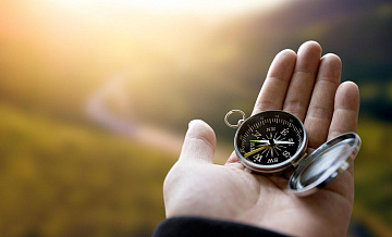 Ученый объяснил, как за сто лет изменилось движение стрелки компаса