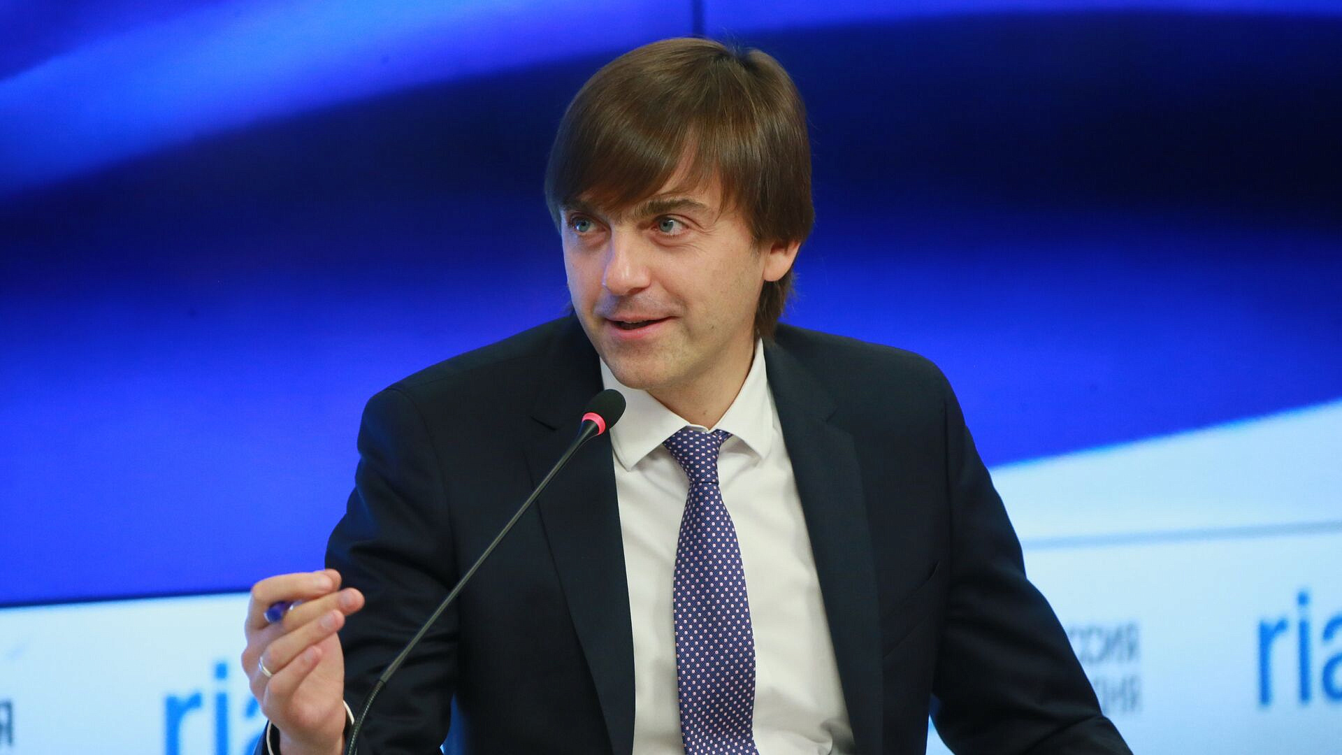 Кравцов заявил о формальном отношении к рекомендациям Минпросвещения