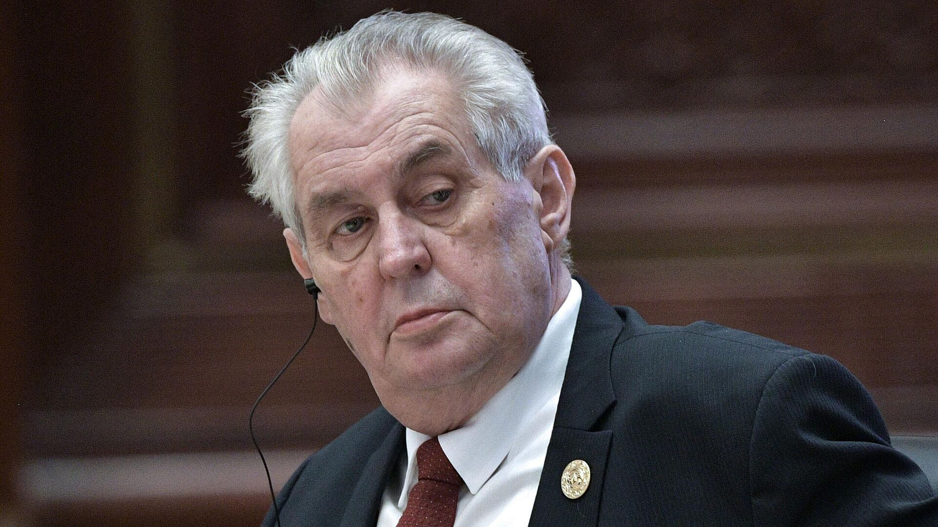 Врачи оценили состояние перенесшего операцию экс-президента Чехии Земана