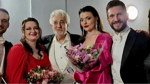 Принимали невероятно: русская певица выступила в Париже с Пласидо Доминго