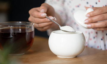 Казахстан увеличил импорт чая и сладостей из России