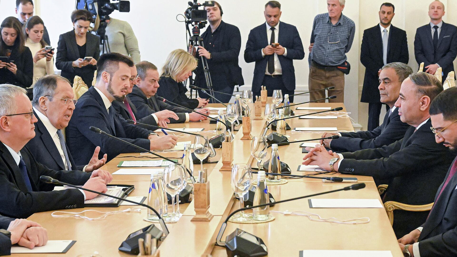 Ливийцы должны сами определять будущее своей страны, заявил Лавров