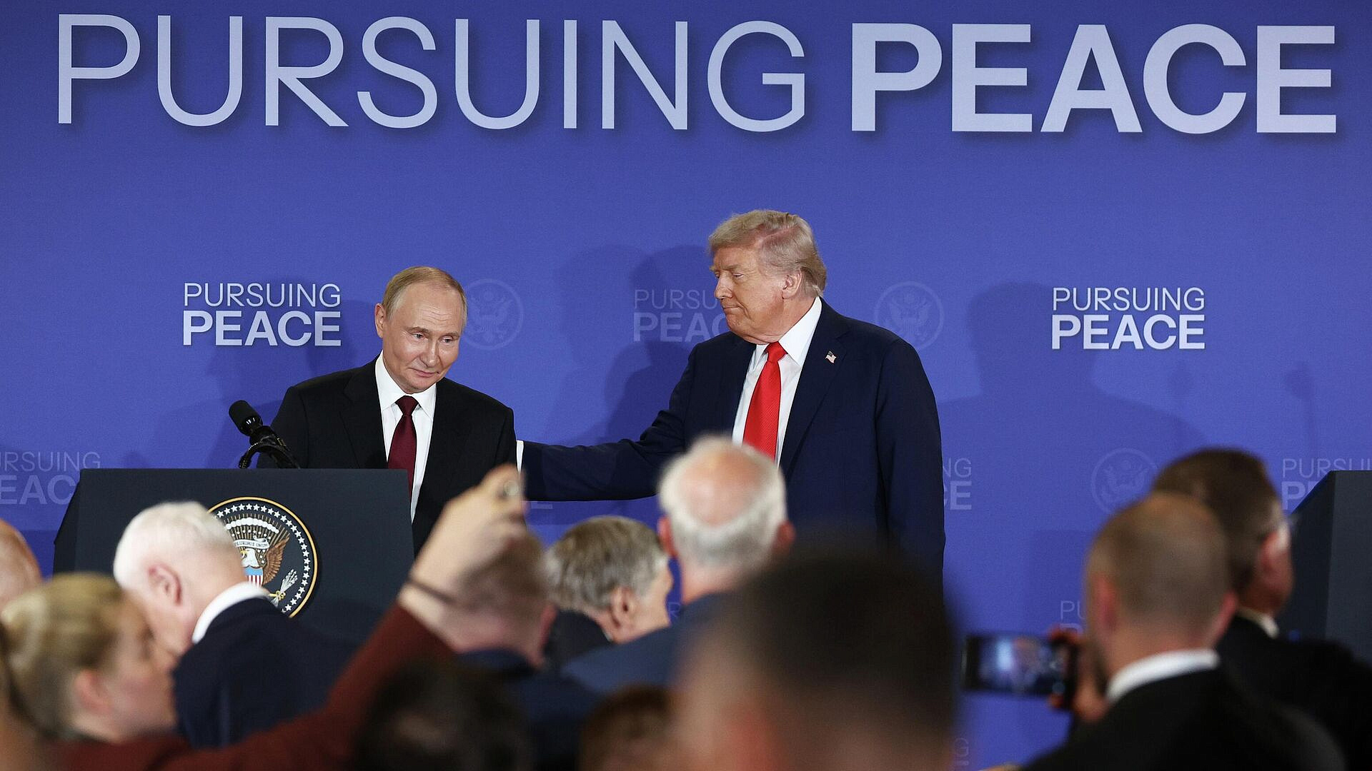 NYT: Путин поднимал на встрече с Трампом вопрос о русском языке на Украине