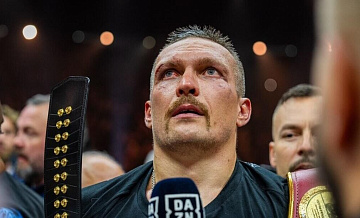Усик одержал победу над Верхувеном и защитил титул WBC в тяжелом весе
