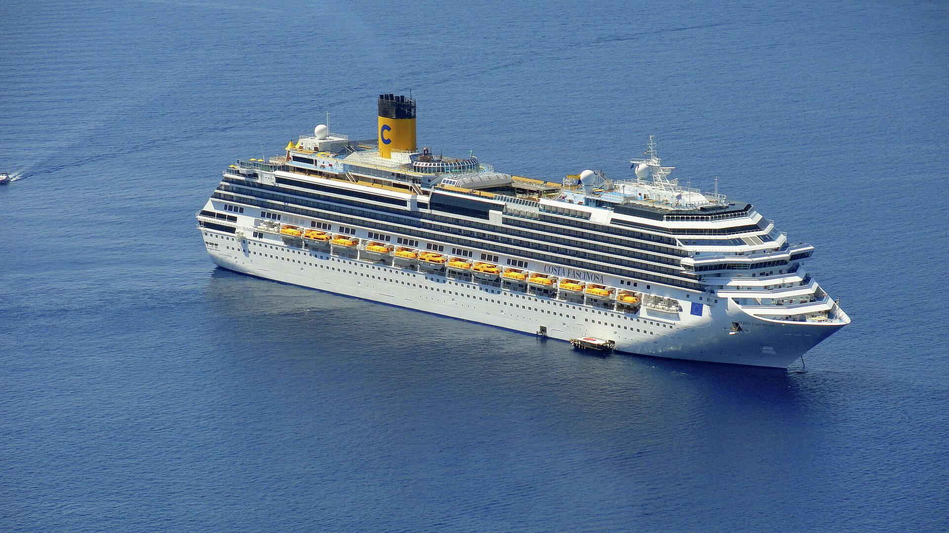 Туристка, застрявшая на лайнере в Катаре, рассказала о взрывах