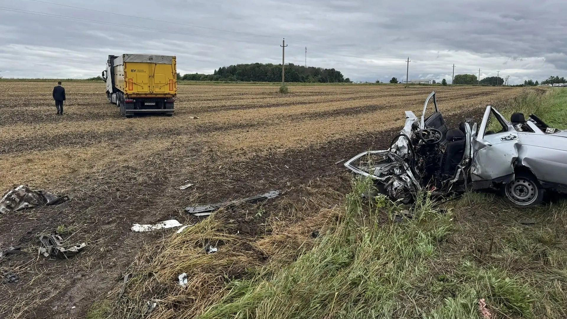 В Орловской области три человека погибли в ДТП с грузовиком и легковушкой