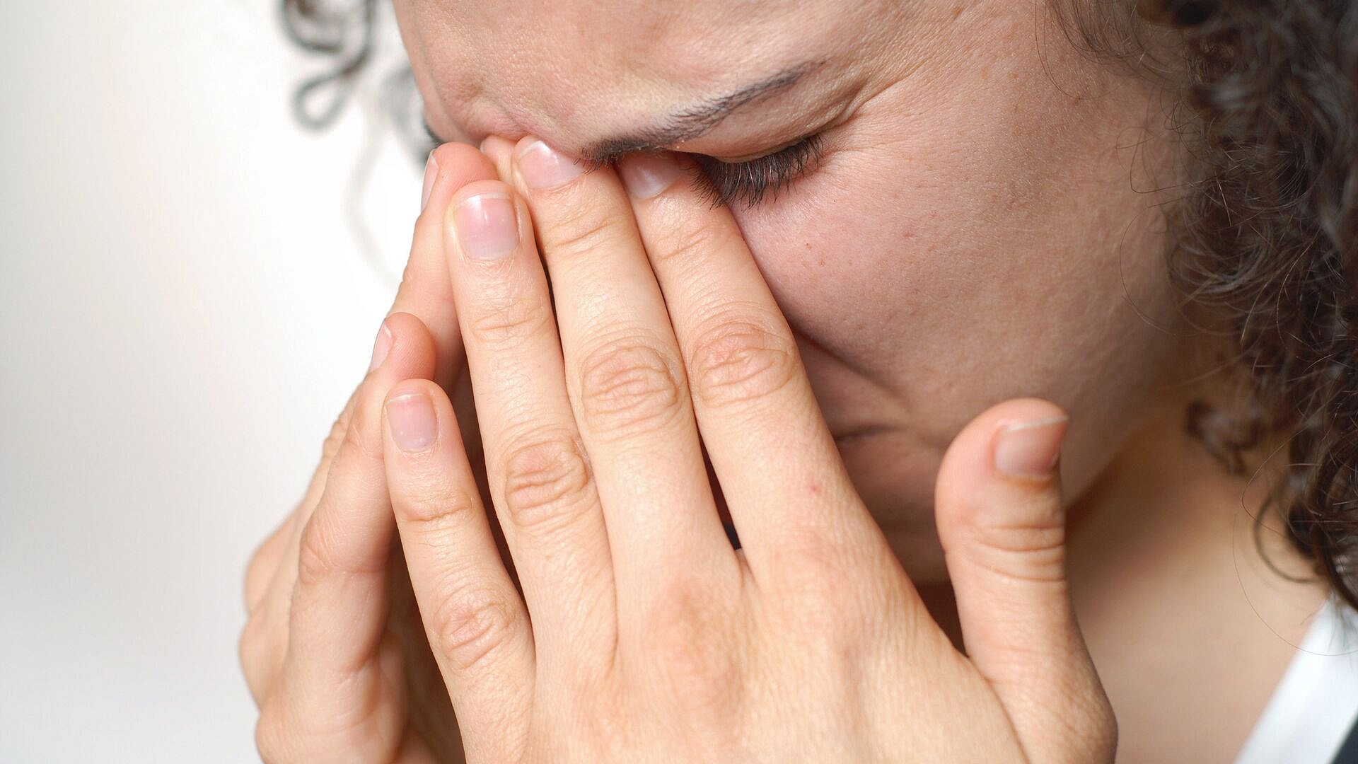 Названы "красные флаги" головокружения, с которыми стоит обращаться к врачу